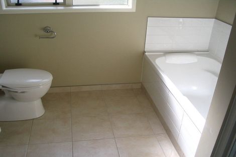 Photo of property in 4 Heidi Crescent, Flat Bush, Auckland, 2016