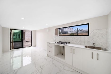 Photo of property in 4 Convair Crescent, Mangere, Auckland, 2022