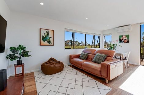 Photo of property in 30 Aitkenhead Court, Parakai, 0830