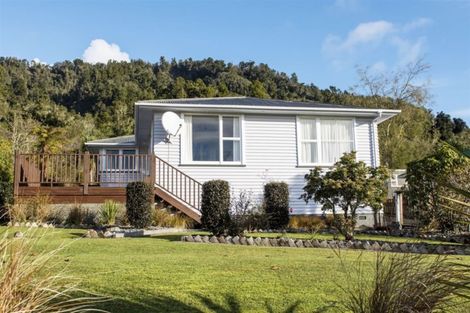 Photo of property in 17 Main Road, Harihari, 7884