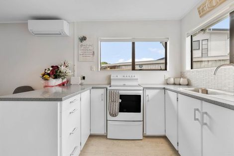 Photo of property in 1/50a Tawa Crescent, Manurewa, Auckland, 2102