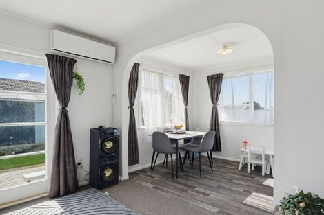 Photo of property in 12 Mosston Road, Castlecliff, Whanganui, 4501