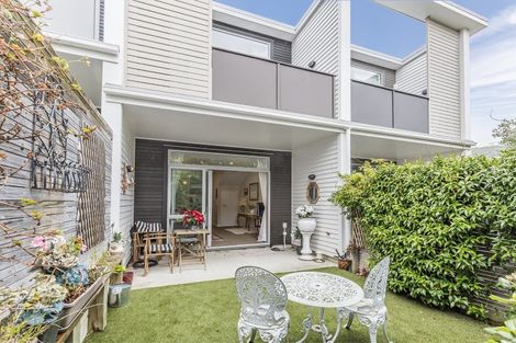 Photo of property in 2/24 Tamar Street, Island Bay, Wellington, 6023