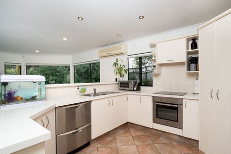 Photo of property in 35 Vermeer Place, West Harbour, Auckland, 0618