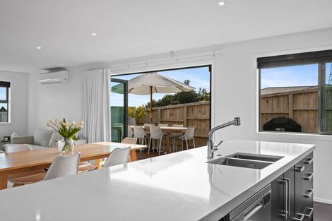 Photo of property in 13a Heta Road, Highlands Park, New Plymouth, 4312