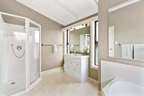 Photo of property in 22 Matuhi Rise, Henderson, Auckland, 0612