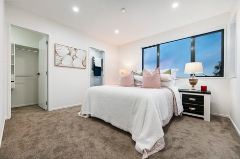 Photo of property in 21d Laura Street, Kelston, Auckland, 0602