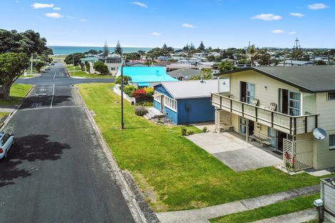 Photo of property in 27 Ocean View Road, Waihi Beach, 3611