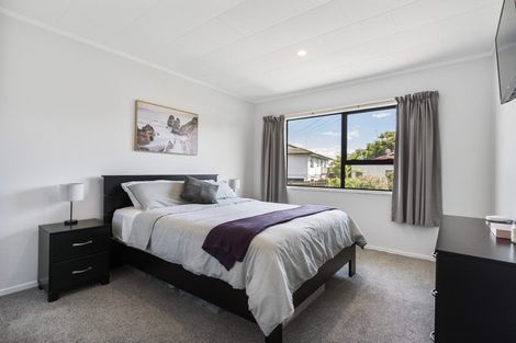 Photo of property in 2/16 Cabello Place, Unsworth Heights, Auckland, 0632