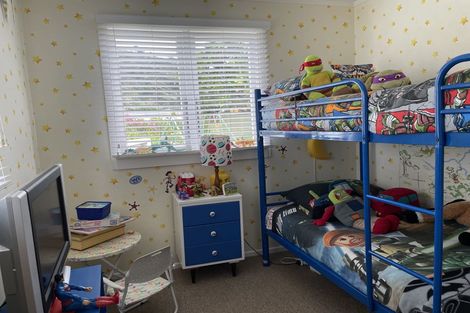 Photo of property in 21 Centreway Road, Port Waikato, 2695