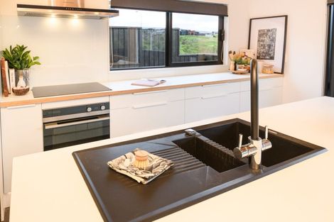 Photo of property in 125 Cashmere Drive, Fitzherbert, Palmerston North, 4410