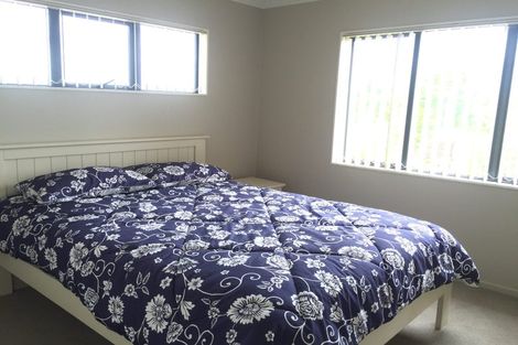 Photo of property in 1 Mana Lane, Pinehill, Auckland, 0632