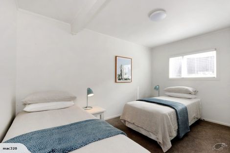 Photo of property in 2/611 Beach Road, Rothesay Bay, Auckland, 0630