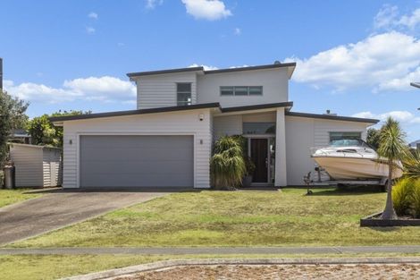 Photo of property in 3 Taumata Road, Omaha, 0986