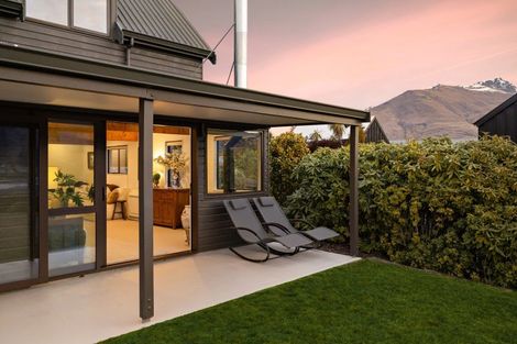Photo of property in 14 Oregon Drive, Kelvin Heights, Queenstown, 9300