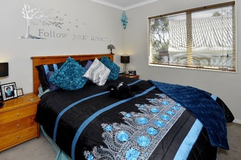 Photo of property in 966a East Coast Road, Northcross, Auckland, 0632