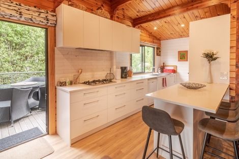 Photo of property in 15 Bayview Crescent, Duvauchelle, 7581