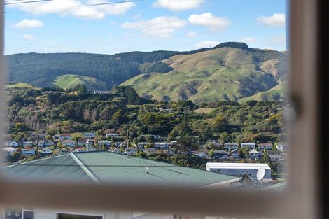 Photo of property in 39 Saint Johns Terrace, Tawa, Wellington, 5028