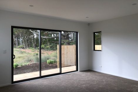Photo of property in 30 Konoba Avenue, Kumeu, 0810