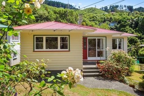 Photo of property in 52 Chester Road, Tawa, Wellington, 5028