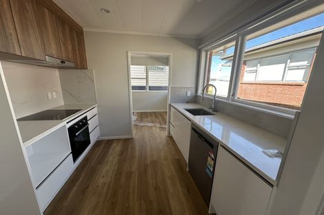 Photo of property in 25b Borrowdace Avenue, Botany Downs, Auckland, 2010