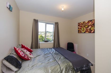 Photo of property in 64a Salford Street, Newlands, Wellington, 6037