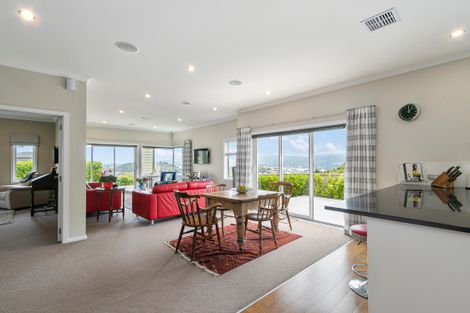 Photo of property in 15 Canary Way, Whitby, Porirua, 5024