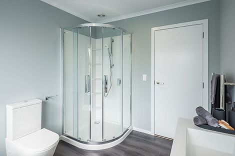 Photo of property in 37a Tiromoana Road, Raumati South, Paraparaumu, 5032