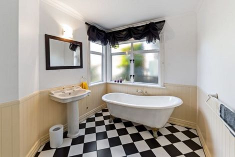 Photo of property in 50c Maunganui Road, Mount Maunganui, 3116