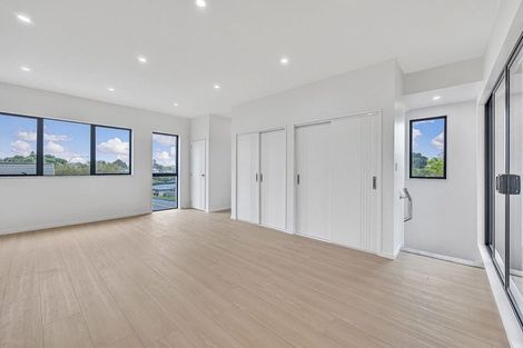 Photo of property in 2/163 Edmonton Road, Te Atatu South, Auckland, 0610