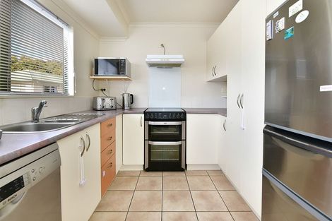 Photo of property in 3/18 Ocean View Road, Hatfields Beach, Orewa, 0931
