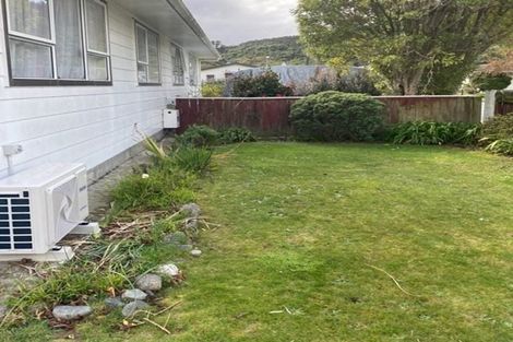 Photo of property in 2 Garnet Grove, Birchville, Upper Hutt, 5018