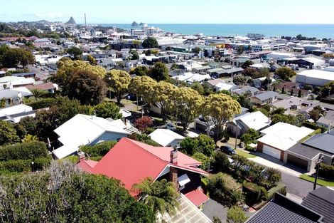 Photo of property in 124 Pendarves Street, New Plymouth, 4312