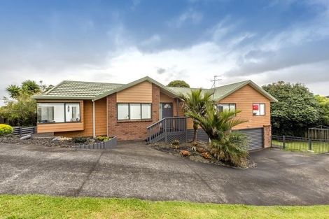 Photo of property in 11 Queen Natalie Place, Massey, Auckland, 0614