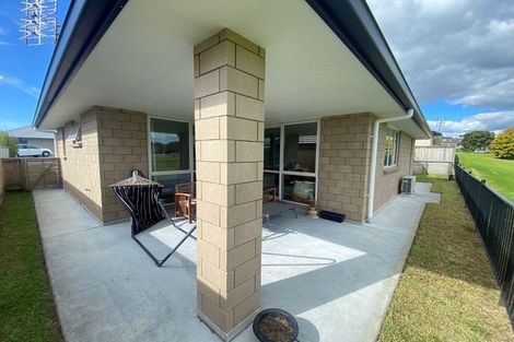 Photo of property in 28 Richardson Road, Omokoroa, 3114
