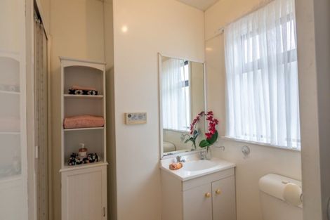 Photo of property in 32 Oxford Street, Tawa, Wellington, 5028