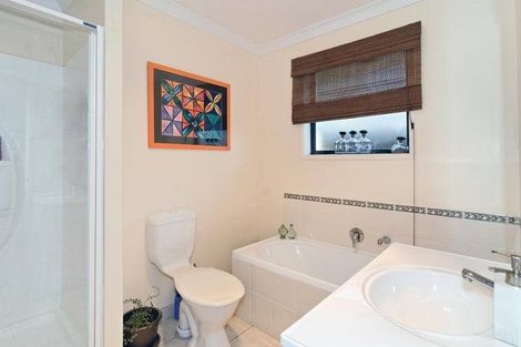 Photo of property in 62a Hutchinson Avenue, New Lynn, Auckland, 0600