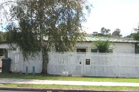 Photo of property in 2/87 Saddleback Rise, Murrays Bay, Auckland, 0630