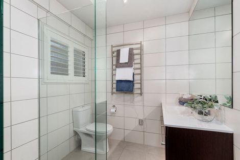 Photo of property in 2/13 Muritai Road, Milford, Auckland, 0620