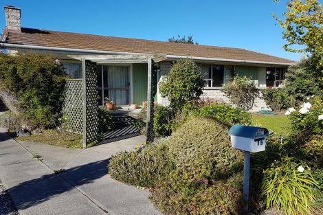 Photo of property in 15 Churchill Place, Waimate, 7924