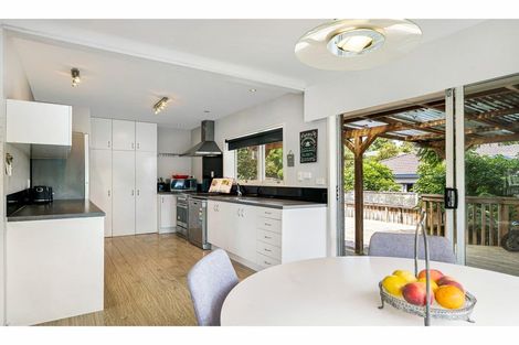 Photo of property in 12 Havelle Avenue, Titirangi, Auckland, 0604
