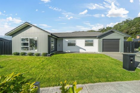 Photo of property in 24 Fenwick Crescent, Wallaceville, Upper Hutt, 5018