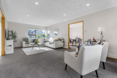 Photo of property in 11 Stevenson Way, Cockle Bay, Auckland, 2014