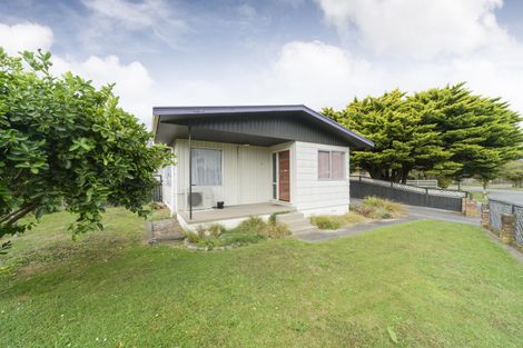 Photo of property in 1 Escort Grove, Awapuni, Palmerston North, 4412