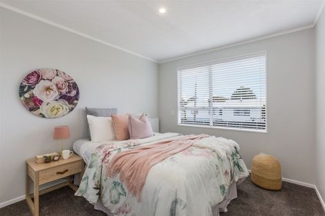 Photo of property in 41 Cleat Street, Whitby, Porirua, 5024