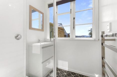Photo of property in 5 Glendavar Street, Berhampore, Wellington, 6023