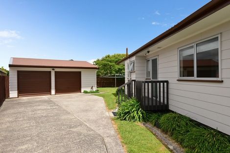 Photo of property in 15 Kentucky Crescent, Nawton, Hamilton, 3200