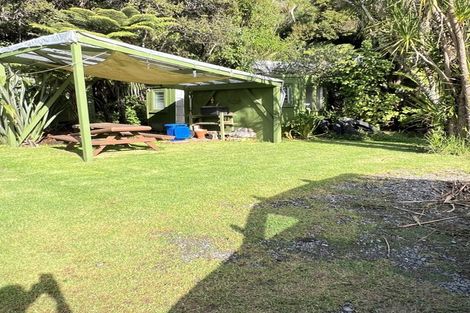 Photo of property in 89 Glenesk Road, Piha, New Lynn, 0772