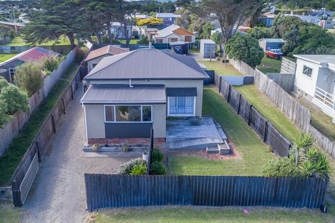 Photo of property in 11a Rangitane Street, Himatangi Beach, Foxton, 4891