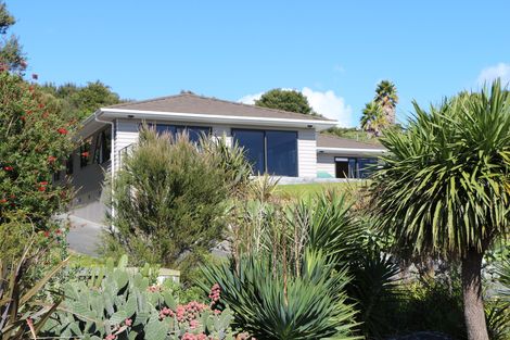 Photo of property in 2 Coachmans Way, Cable Bay, 0420